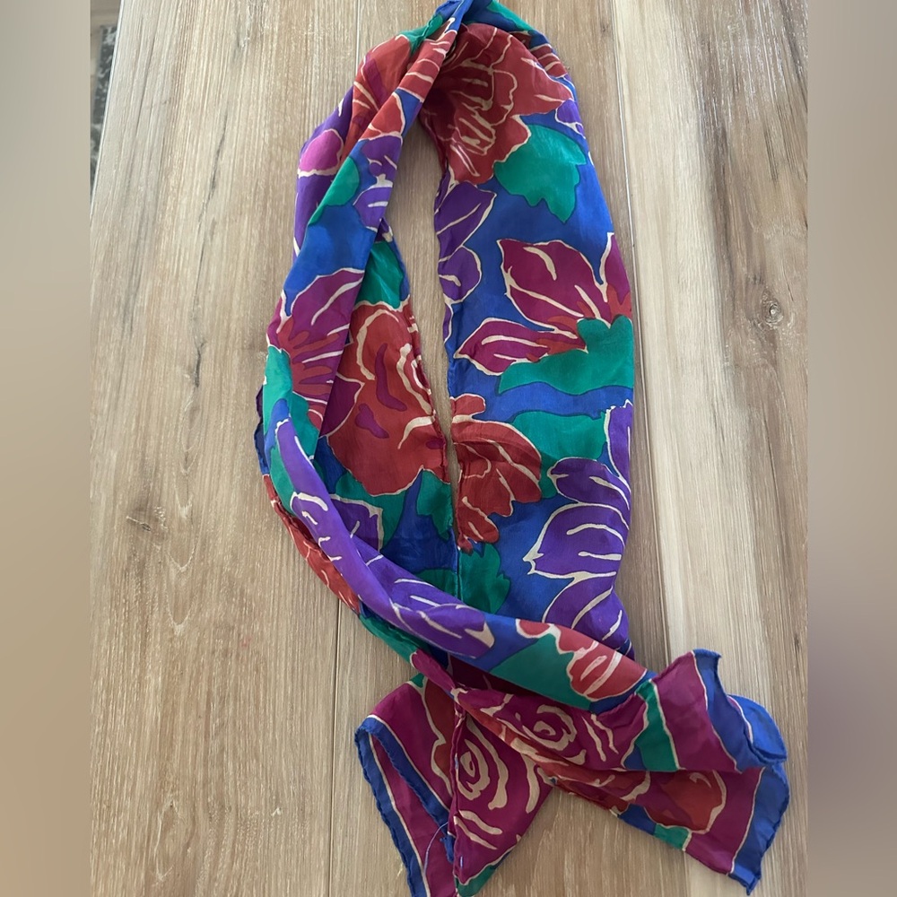 VTG Silk Floral Neck Scarf w/ VTG
Stone Drop Earrings - Picture 2 of 6